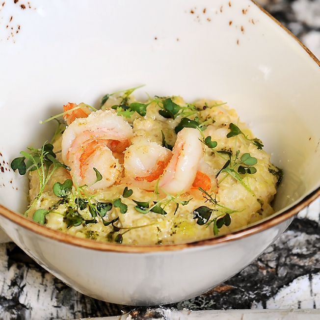 Каша пшенная на сливках с тигровыми креветками и пармезаном Каша пшенная на сливках с тигровыми креветками и пармезаном